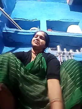 Snapshot of Jooli_xx chatting on April 7, 2026, 12:23 am Jooli xx online show from April 7, 2026, 12:23 am