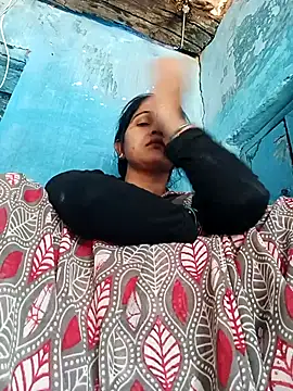 Snapshot of Jooli_xx chatting on April 13, 2026, 3:43 am Jooli xx online show from April 13, 2026, 3:43 am