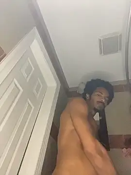 TRILLAHUNG online show from November 3, 2025, 12:31 pm