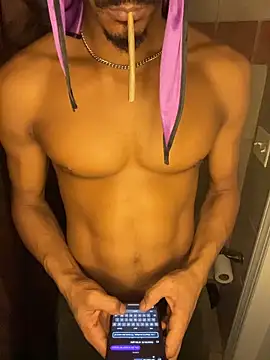 TRILLAHUNG online show from November 22, 2025, 10:08 pm