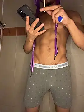 TRILLAHUNG online show from November 6, 2025, 11:53 pm