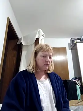 LiluLiluLilu online show from April 16, 2026, 6:52 pm