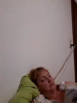 LiluLiluLilu online show from October 13, 2025, 8:54 pm