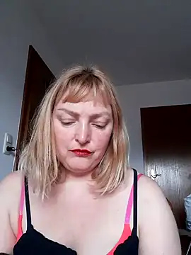 LiluLiluLilu online show from October 2, 2025, 4:21 pm