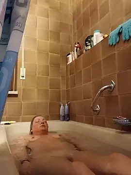 LiluLiluLilu online show from April 6, 2026, 6:53 pm