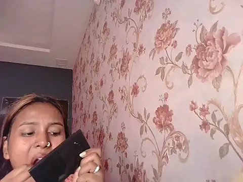 GlamGirl002 online show from April 1, 2026, 2:46 am