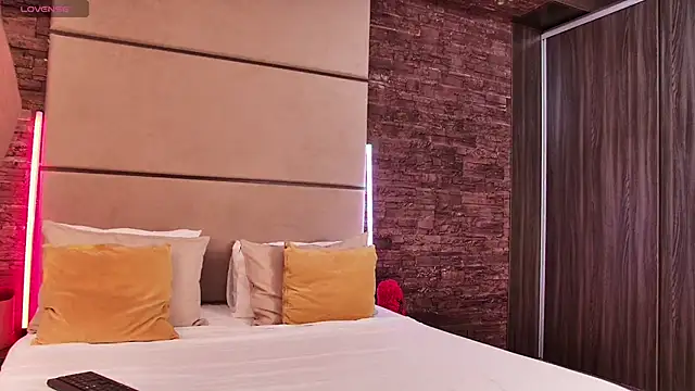 SandraSilver online show from September 19, 2025, 6:12 pm