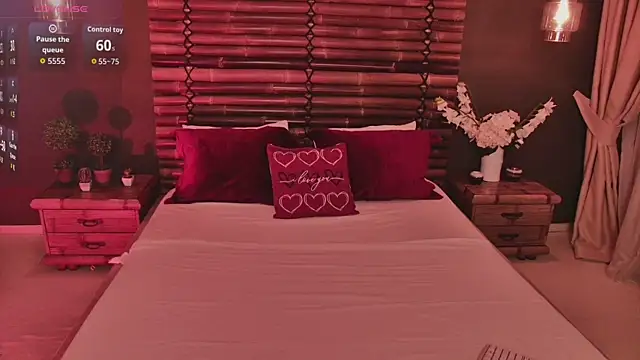 SandraSilver online show from September 25, 2025, 6:03 pm