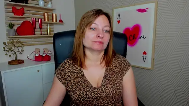 Snapshot of angelaSamt chatting on May 4, 2026, 5:44 am angelaSamt online show from May 4, 2026, 5:44 am