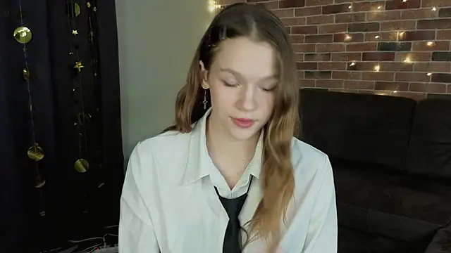 Snapshot of VelvetRisque chatting on January 9, 2026, 6:20 am VelvetRisque online show from January 9, 2026, 6:20 am