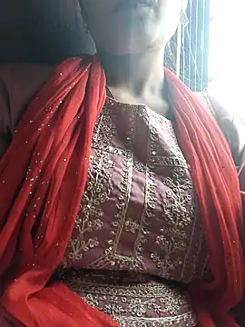 posewith online show from November 16, 2025, 9:14 am