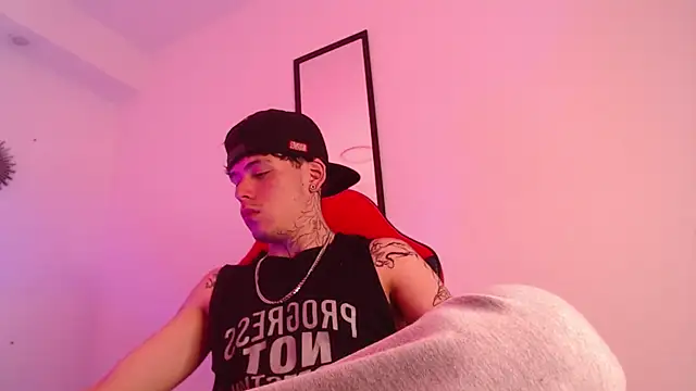 Snapshot of Anhonymus_ chatting on September 30, 2025, 4:18 am Anhonymus online show from September 30, 2025, 4:18 am