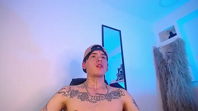 Snapshot of Anhonymus_ chatting on November 11, 2025, 3:51 pm Anhonymus online show from November 11, 2025, 3:51 pm