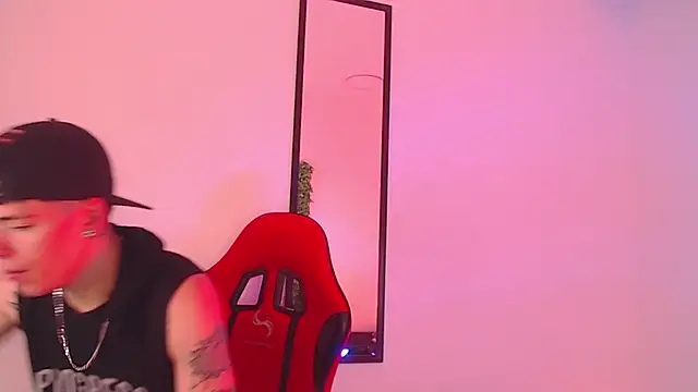 Snapshot of Anhonymus_ chatting on September 13, 2025, 4:12 am Anhonymus online show from September 13, 2025, 4:12 am