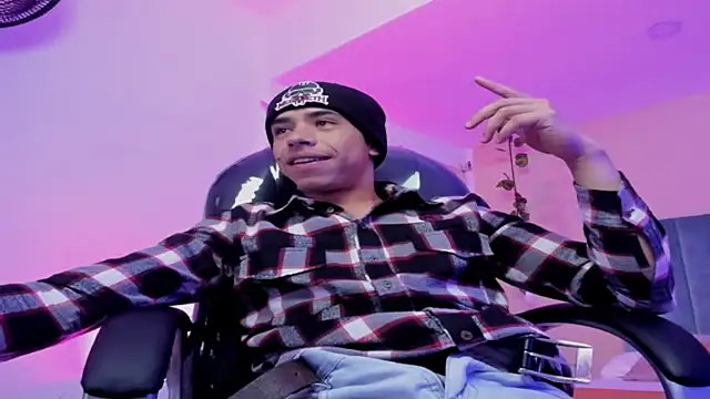 Muscle Scott online show from November 26, 2025, 12:49 pm