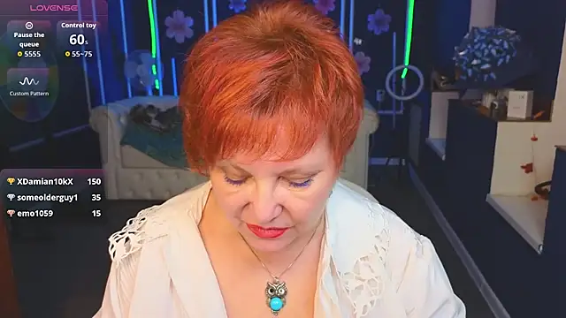 Kira Kenett online show from December 2, 2025, 7:04 pm