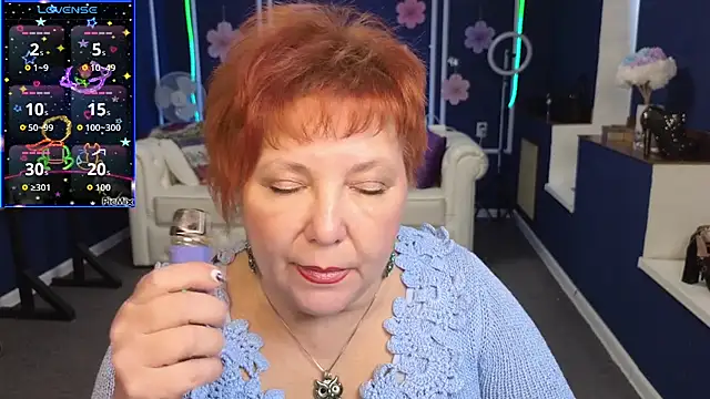 Snapshot of Kira_Kenett chatting on October 2, 2025, 6:17 am Kira Kenett online show from October 2, 2025, 6:17 am