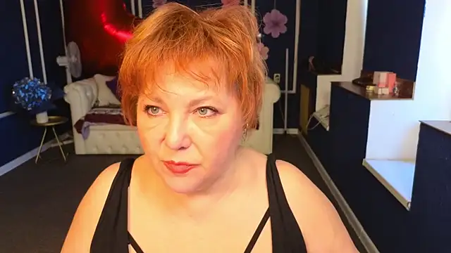 Kira Kenett online show from May 18, 2026, 4:40 am