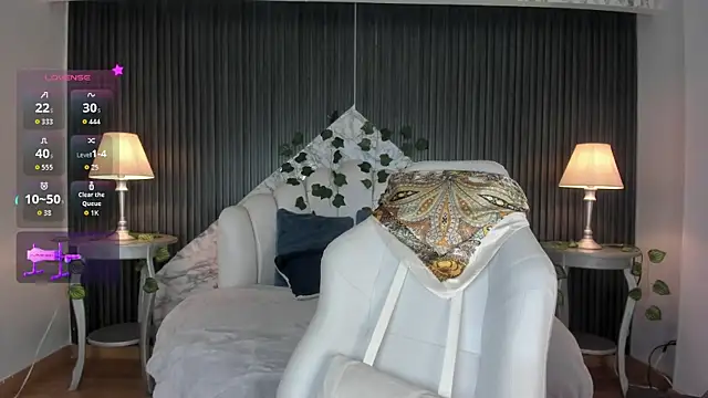 DaniCollinn  online show from December 5, 2025, 4:05 pm