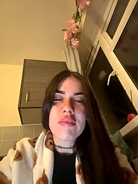 valentinalamont online show from September 23, 2025, 9:55 pm