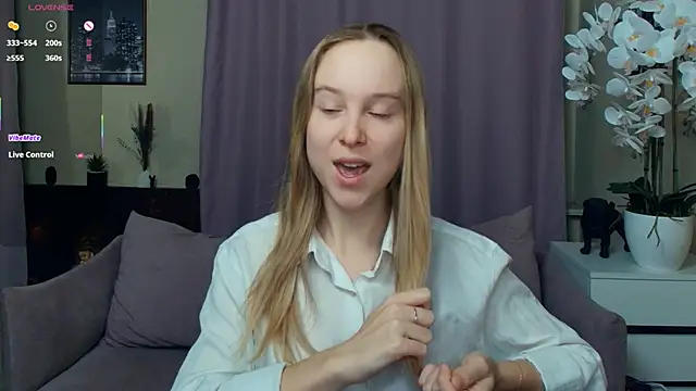 Snapshot of SoonMoor chatting on February 20, 2026, 9:17 pm SoonMoor online show from February 20, 2026, 9:17 pm