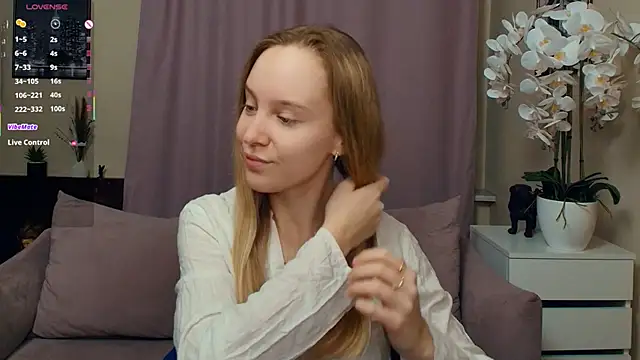 Snapshot of SoonMoor chatting on February 25, 2026, 7:25 pm SoonMoor online show from February 25, 2026, 7:25 pm