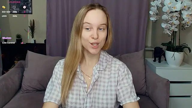 Snapshot of SoonMoor chatting on February 16, 2026, 7:12 pm SoonMoor online show from February 16, 2026, 7:12 pm