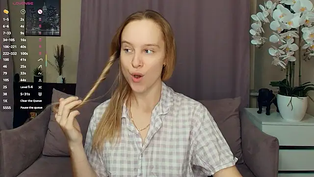 Snapshot of SoonMoor chatting on February 12, 2026, 7:02 pm SoonMoor online show from February 12, 2026, 7:02 pm