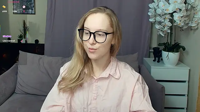 Snapshot of SoonMoor chatting on January 16, 2026, 8:02 pm SoonMoor online show from January 16, 2026, 8:02 pm