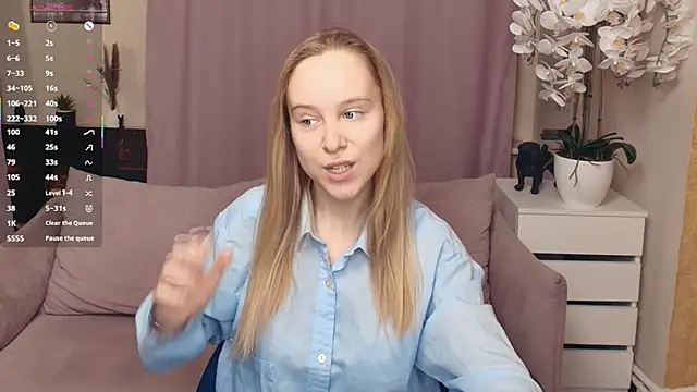 Snapshot of SoonMoor chatting on February 2, 2026, 7:02 pm SoonMoor online show from February 2, 2026, 7:02 pm