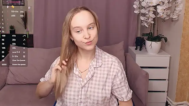 Snapshot of SoonMoor chatting on February 6, 2026, 7:32 pm SoonMoor online show from February 6, 2026, 7:32 pm