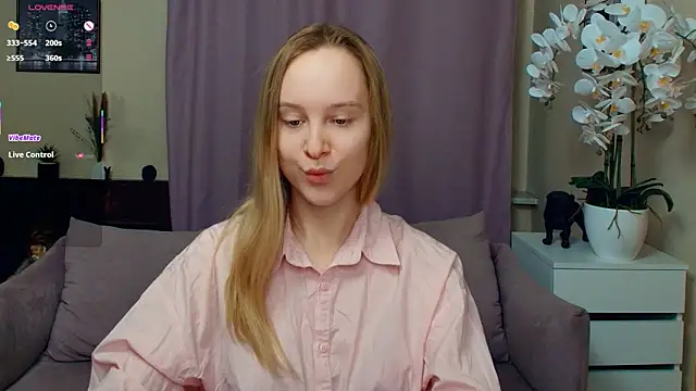 Snapshot of SoonMoor chatting on February 22, 2026, 7:48 pm SoonMoor online show from February 22, 2026, 7:48 pm