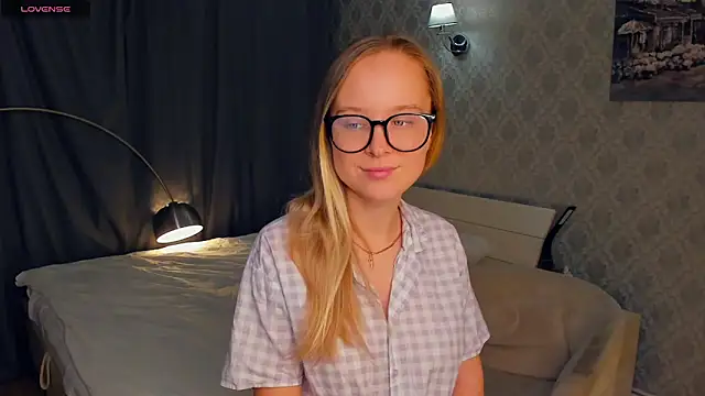 SoonMoor online show from October 18, 2025, 5:26 pm