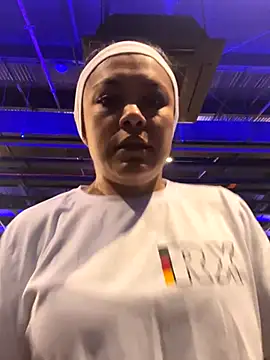 TiffanyyLam online show from October 15, 2025, 10:23 am