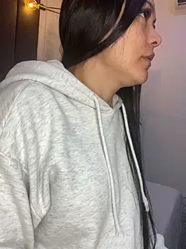 TiffanyyLam online show from January 6, 2026, 11:36 am