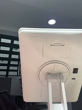 TiffanyyLam online show from October 7, 2025, 11:22 am