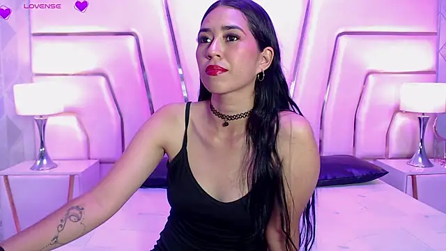 Snapshot of VioletPons chatting on October 28, 2025, 7:35 pm VioletPons online show from October 28, 2025, 7:35 pm