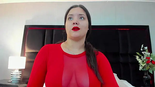 Snapshot of NahiaMonet chatting on October 18, 2025, 3:19 am NahiaMonet online show from October 18, 2025, 3:19 am