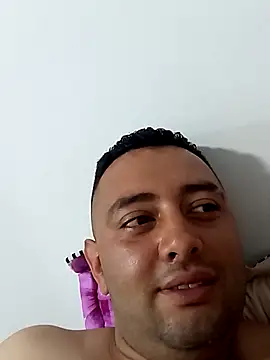 Snapshot of angelitocalientico chatting on October 3, 2025, 12:17 pm angelitocalientico online show from October 3, 2025, 12:17 pm