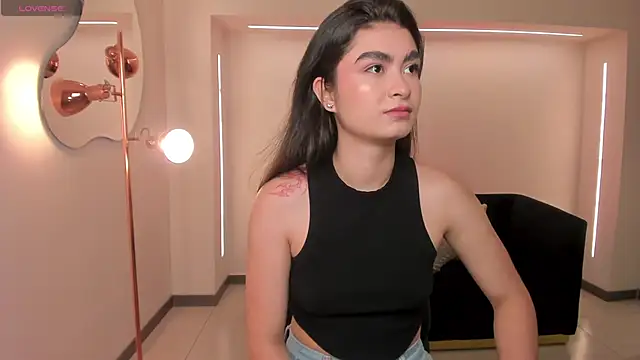 LucyWeiss  online show from November 28, 2025, 7:14 pm