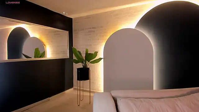 LucyWeiss  online show from October 17, 2025, 8:10 pm