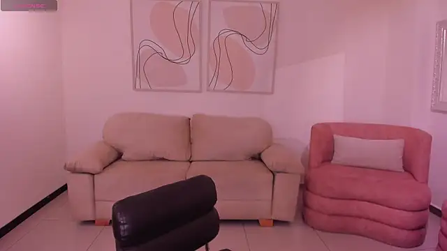 LucyWeiss  online show from November 19, 2025, 9:15 pm