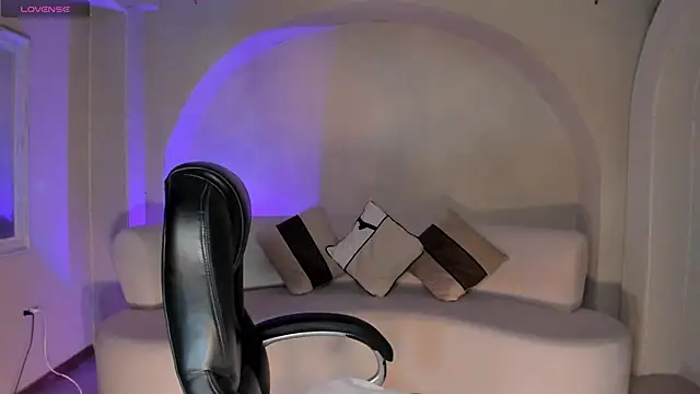 Snapshot of MayaMoretti_ chatting on February 25, 2026, 4:01 am MayaMoretti online show from February 25, 2026, 4:01 am