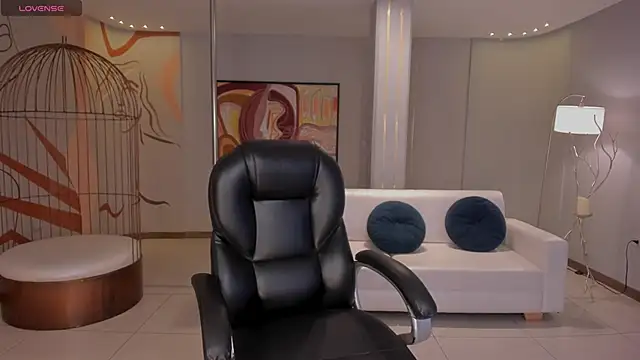 NinaBlum online show from November 27, 2025, 5:08 am