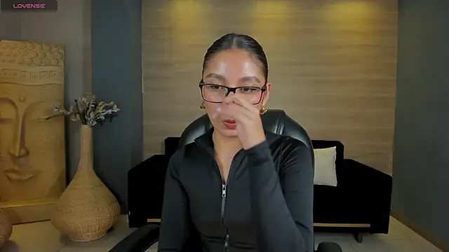 NinaBlum online show from November 12, 2025, 3:21 am