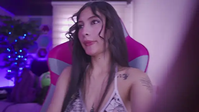 Snapshot of Rebecah_1 chatting on April 1, 2026, 3:53 pm Rebecah 1 online show from April 1, 2026, 3:53 pm