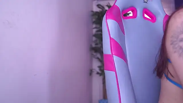 Snapshot of Rebecah_1 chatting on April 13, 2026, 2:54 pm Rebecah 1 online show from April 13, 2026, 2:54 pm