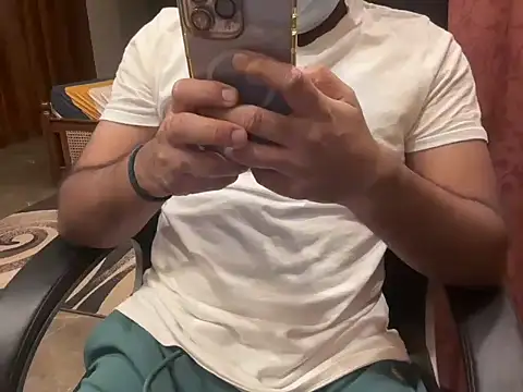 Snapshot of BobgaBonga chatting on October 24, 2025, 5:23 pm BobgaBonga online show from October 24, 2025, 5:23 pm