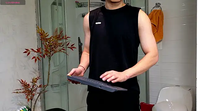 Snapshot of enzo_steel chatting on March 7, 2026, 11:32 pm enzo steel online show from March 7, 2026, 11:32 pm