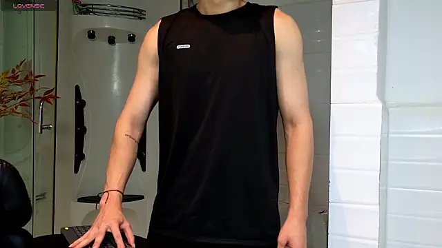 Snapshot of enzo_steel chatting on March 7, 2026, 1:12 am enzo steel online show from March 7, 2026, 1:12 am